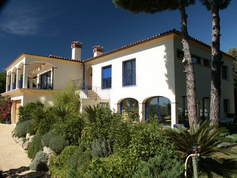 seaside front, 6 minutes walk to the beach, 100 meters down the cliffs